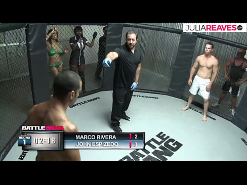 ❤️ Ultimate Fighter-ek zenbakizko neska bat izorratzen du ringean borroka baten ondoren ❤️ Super sexua gugan ☑