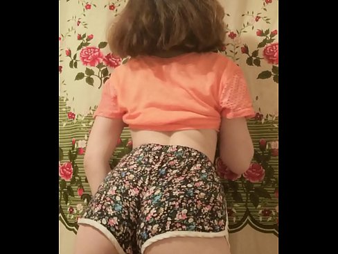 ❤️ Neska gazte sexy galtzak kentzen kameraren aurrean ❤️ Super sexua gugan ☑