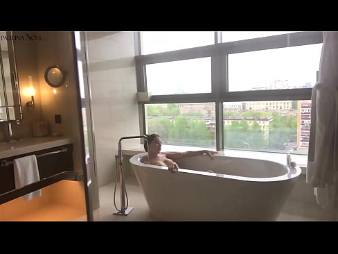 ❤️ Babe izugarria Sutsuki jertzen da bere pussy off bainugelan ❤️ Super sexua gugan ☑